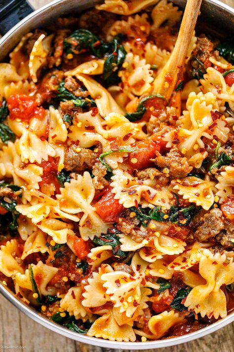 Tomato Spinach Sausage Pasta - #pasta #recipe #eatwell101 - With only 30 minutes of total work, this sausage pasta dinner recipe is simple, fast and delicious! - #recipe by #eatwell101® Sausage Pasta Skillet Recipes, Pasta Weeknight Dinners, One Pot Sausage And Pasta, Dinner Idea Pasta, Noodle And Sausage Recipes, Spicy Healthy Meals, Simple Healthy Slow Cooker Recipes, Pasta With Italian Sausage And Spinach, Dinner With Italian Sausage Easy Recipes