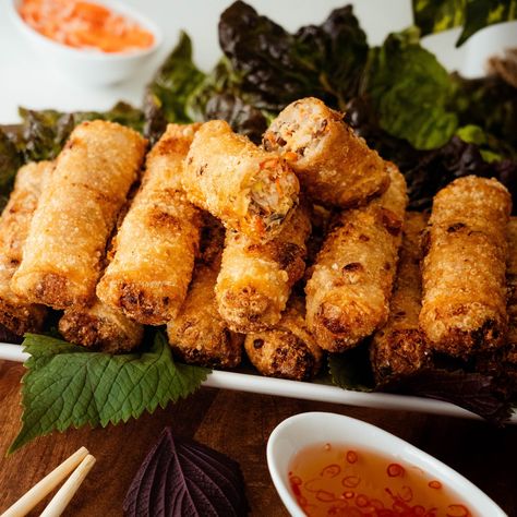 Fried Rice Paper Rolls, Deep Fried Rice, Fried Rice Paper, Vietnamese Fried Spring Rolls, Vietnamese Spring Rolls Recipe, Rice Paper Spring Rolls, Vietnamese Rolls, Vietnamese Egg Rolls, Vietnamese Rice Paper Rolls