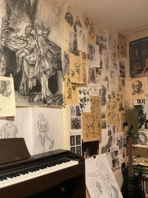 Artist Room Aesthetic, Artist Bedroom, Art Studio Room, Artsy Aesthetic, Messy Art, Room Deco, Artist Aesthetic, Cozy Room Decor, Arte Inspo