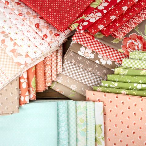 Far Quarter Quilt Patterns, Fat Quarter Bundle Quilt Pattern, What To Make With Fat Quarters, Fat Quarter Friendly Quilt Patterns, Fat Quarter Shop Tutorials, Free Fat Quarter Quilt Patterns, Fat Quarter Quilts, Fat Quarter Quilt Patterns, Quilts Using Fat Quarters