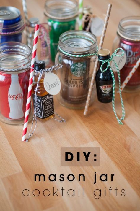 DIY // Cocktail Mason Jar Gifts | We are loving this easy-to-replicate gift for your friends! http://somethingturquoise.com/2014/11/28/diy-mason-jar-cocktail-gifts/ Jar Cocktail Gifts, ขวดโหล Mason Jar, Jar Cocktails, Mason Jar Cocktail Gifts, Joululahjat Diy, Mason Jar Cocktails, Diy Cocktails, Cocktail Gifts, Mason Jar Gifts