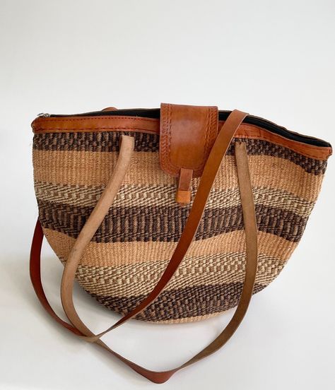 Large Sisal Market Bag Leather Trim and Straps Vintage Woven Brown Beige Black Boho Beach Bag Personal Style Inspiration, Black Boho, Boho Beach, Market Bag, Brown Beige, Vintage Bags, Beach Bag, Leather Trims, Vintage Shops