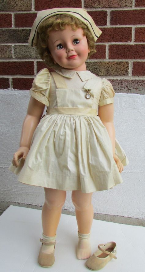 1959 Joanie Nurse Doll  Alexander Complete Flirty Playpal http://www.allaboutallaboutallabout.com/ Best Baby Doll, Big Doll, Vintage Madame Alexander Dolls, Ann Doll, Madame Alexander Dolls, Alexander Dolls, Old Dolls, Taylor Dress, Creepy Dolls