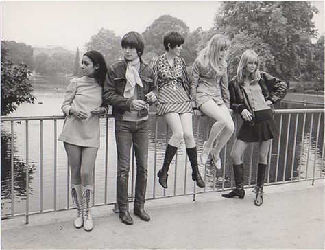 1960s Aesthetic, 60s Outfits, Louise Ebel, 60’s Fashion, 60s Aesthetic, Engagement Photo Outfits Fall, Swinging London, 60s 70s Fashion, 60s And 70s Fashion