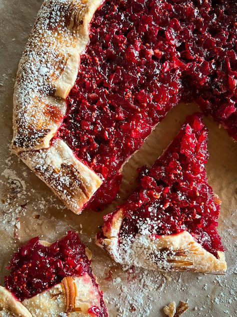 Cranberry Tart Recipe, Linzer Tart, Apple Cranberry Pie, Cranberry Tart, Chocolate Tarts Recipe, Fall Cake Recipes, Cranberry Dessert, Cranberry Pie, Galette Recipe