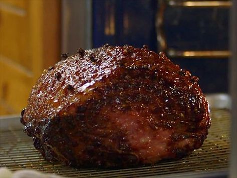 Ree's Glazed Baked Ham : Ree brings a nice Glazed Ham with cloves over to Edna Mae's house.