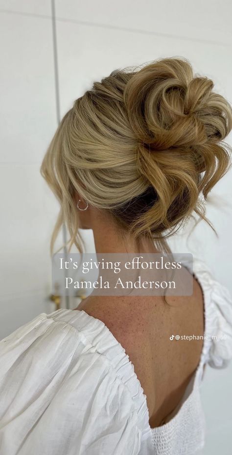 Bridesmaids Hairstyles With Extensions, Bride Hair Messy Bun, Wedding Updo For High Neck Dress, Romantic Up Do Hairstyles, Bun Updos For Wedding, Wispy Wedding Updo, 90s Updo Bridal, Wedding Day Bun Hairstyle, Bridal Shower Hair Updo