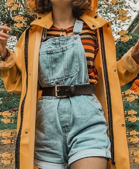 Sun Belt Outfit, Overalls Outfit Cottagecore, Indie Core Aesthetic Outfits, Artsy Lesbian Style, Overalls Plus Size Outfit, Artsy Core Outfits, Cute Artist Outfits, Cute Overall Outfits Aesthetic, Cottagecore Shorts Outfit