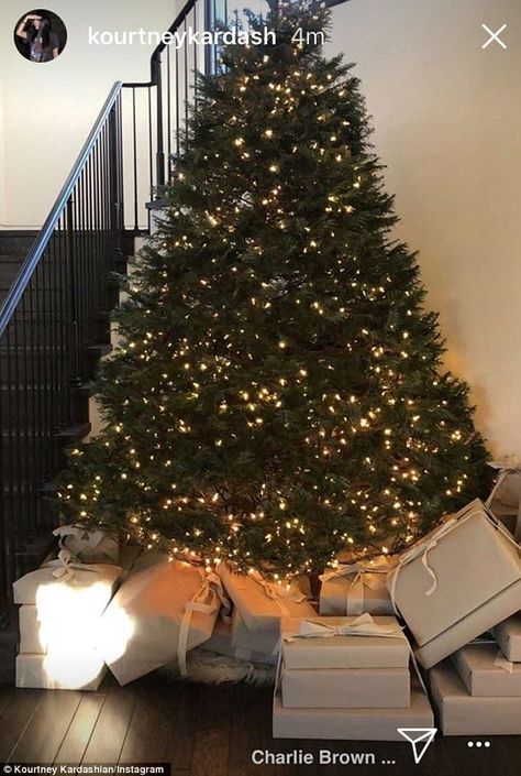 Kardashian Christmas, Minimal Christmas, Christmas Decoration Ideas, Fabulous Christmas, Christmas Feeling, White Lights, Christmas Inspo, Noel Christmas, Christmas Mood