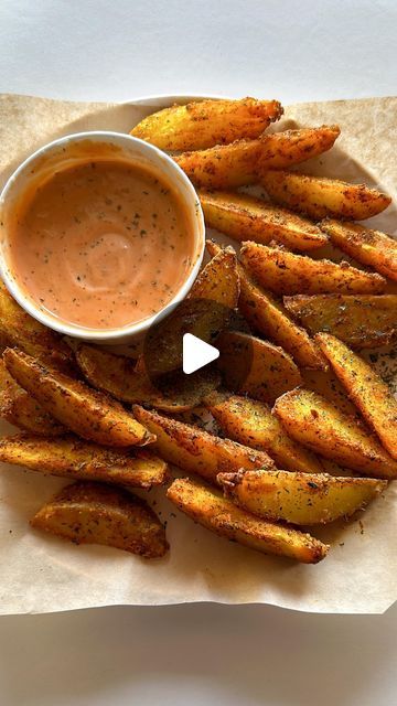 nidslid | Airfry Potato Wedges 🤌🏻

📝Ingredients:
3 medium •  potatoes(clean washed)

Seasoning:
2 tbsp • Oil 
1 tbsp • Chili powder 
1 tsp • Turmeric... | Instagram Potato Wedges Air Fryer, Fried Potato Wedges Recipe Deep, Spicy Potato Wedges Air Fryer, Crispy Air Fried Potato Wedges, Jo Jo Potatoes Wedges Air Fryer, Baked Steak Fries Potato Wedges, Potato Wedges Fried, Cold Dips, Potato Wedges Recipe