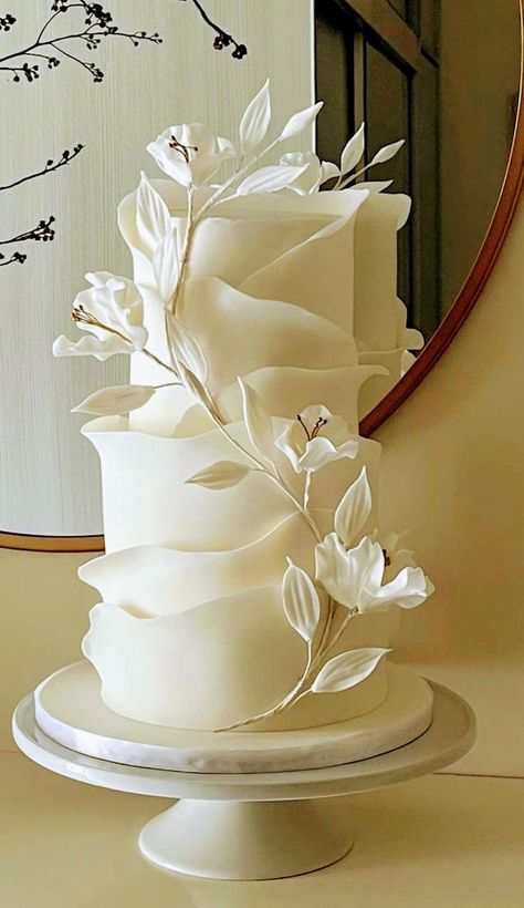 Cake With Flowers, Dream Wedding Cake, Dream Wedding Decorations, Classic Wedding Cake, Simple Wedding Cake, Modern Wedding Cake, White Wedding Cake, Elegant Wedding Cakes, Dream Wedding Ideas Dresses