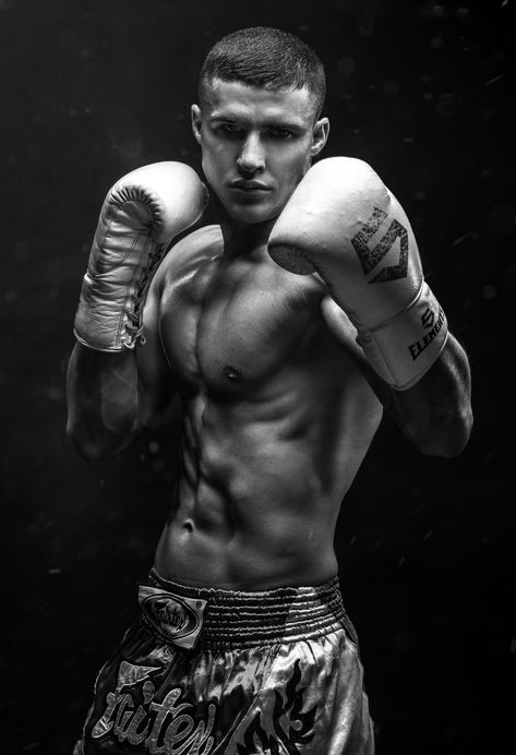 Home Mma Gym, Male Boxers, Boxing Images, Mma Workout, Mma Gym, Male Pose Reference, Boxing Gym, Portrait Photoshoot, Gym Essentials