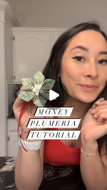 Michele Keaolani | Foodie Mama 🍽️ on Instagram: "Hey guys! Here is that money plumeria tutorial that I promised you guys I would film! I’m still trying to get the hang of voiceovers so just go with it. Hopefully the video was self explanatory enough 😜 Drop a comment if you have any questions 😘😘 #graduationleis #moneyleitutorial #dollarplumeria #hawaiilei #leis #moneylei" Money Lei For Wedding, Money Folded Into Flowers, Money Corsage, Money Lei Tutorial, Money Leis For Graduation Diy, Flower Money Lei, Money Leis For Graduation, Oragami Money, Grad Leis