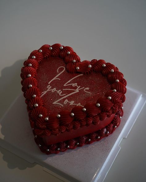 Red Glitter Heart Shaped Vintage Lambeth Cake Red Aesthetic Cake, Red Heart Cake, Burgundy Cake, 22 Bday, Lambeth Cake, Heart Shape Cake, Glitter Birthday Cake, Heart Birthday Cake, Heart Shaped Cake