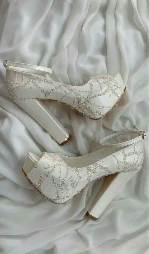 Bride Shoe, Bride Heels, Shoe Hacks, Ivory Lace Wedding Dress, Wedding Shoes Comfortable, Cute Shoes Heels, White High Heels, White Wedding Shoes, Fancy Wedding Dresses