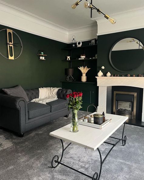 Dark green living room with dark grey Chesterfield sofa Dark Teal Living Room, Emerald Green Living Room, Dark Grey Sofa Living Room, Gray Sofa Living, Dark Green Rooms, Green Walls Living Room, Sage Green Living Room, Dark Green Living Room, Green Living Room Decor