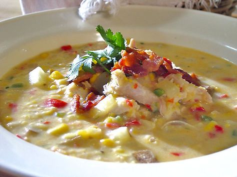 Creamy Spicy Corn Chowder with Chicken. Spicy Corn Chowder Recipe, Corn Chowder With Chicken, Chicken Corn Chowder Soup, Spicy Corn Chowder, Corn Chowder Soup, Bacon Corn Chowder, Chicken Corn Chowder, Crab Bisque, Spicy Corn