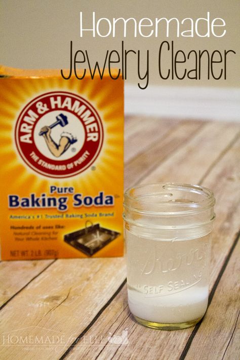 Homemade Jewelry Cleaner. Clean your rings, necklaces and earrings at home with this easy, inexpensive and non-toxic homemade jewelry cleaner. Sandakan, Jewelry Cleaner Homemade, Diy Jewelry Cleaner, Earring Cleaner, Homemade Jewelry Cleaner, Jewelry Cleaner Diy, How To Clean Gold, Silver Jewelry Cleaner, Clean Gold Jewelry