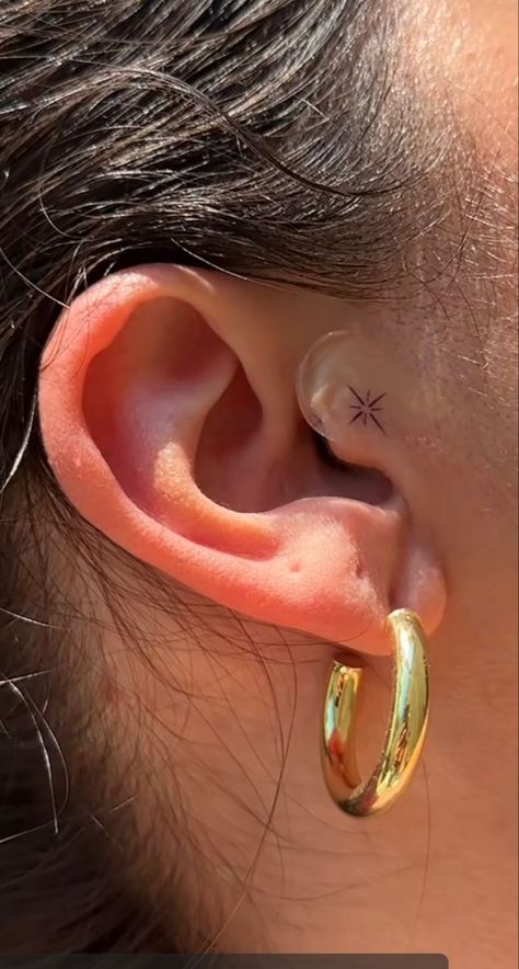 Ear Dot Tattoo, Behind The Ear Star Tattoo, Fine Line Ear Tattoos, Tragus Tattoo Ear, Ear Tattoo Star, Ear Feather Tattoo, Star Tattoo Ear, Ear Star Tattoo, Star Ear Tattoo