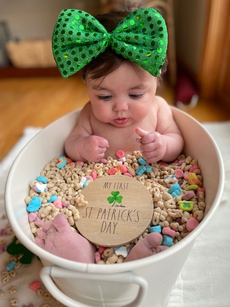 Saint Patrick's Day Photo Shoot, Newborn Saint Patricks Day Pictures, St Pattys Day Newborn Photos, 3 Month Old St Patricks Day Pictures, First Saint Patricks Day Pictures, Saint Patricks Baby Photoshoot, Baby St Pattys Day Pictures, St Patrick’s Day Picture Ideas, 1 Month Old Baby Pictures March