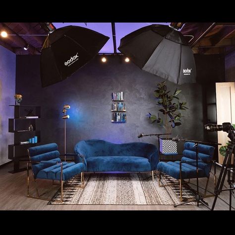 Podcast Set Up Recording Studio, Youtube Setup Room, Film Studio Office, Podcast Area Design, Content Creator Office Space, Podcast Filming Setup, Video Setup Background, Podcast Design Studio, Podcast Office Design