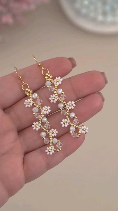 DIY Earrings | Handmade Earrings wit Beads | How to Make Simple Daisy Chain Flower Earrings | Handmade Seed Bead Flower Earrings Tutorial | Beading Pattern E... Seed Bead Flower Jewelry, Homemade Earring Ideas, Flower Earrings Tutorial, Seed Bead Flower Earrings, Homemade Jewelry Ideas, Bead Flower Earrings, Diy Earrings Pearl, Flower Earrings Diy, Diy Earrings Dangle