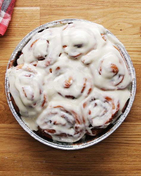 Homemade Cinnamon Rolls Snickers Torte, Cinnamon Rolls With Cream Cheese, Cinnamon Rolls With Cream, Homemade Cinnamon Rolls, Desserts Vegan, Cinnamon Recipes, Birthday Desserts, Cinnamon Rolls Homemade, Sweet Rolls