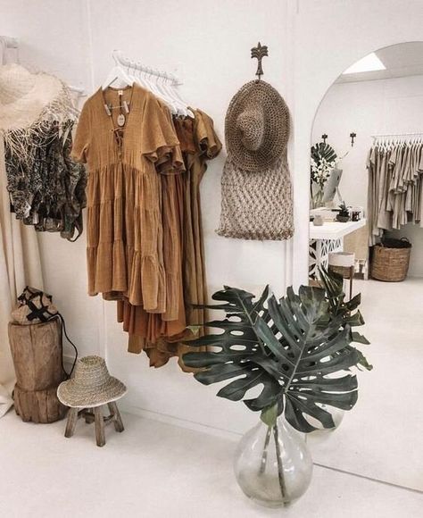 Display Visual Merchandising, Boho Store, Boho Ideas, Clothing Store Interior, Boutique Inspiration, Clothing Store Design, Store Design Boutique, Boutique Interior Design, Boutique Decor