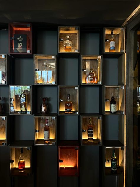 Luxury Liquor Display, Dry Bar Shelf Ideas, Wine Bar Design Home, Whiskey Shelves Display, Whisky Room Interior Design, Bourbon Storage Ideas, Mini Bar Apartment, Home Bars Modern, Bar In Wall