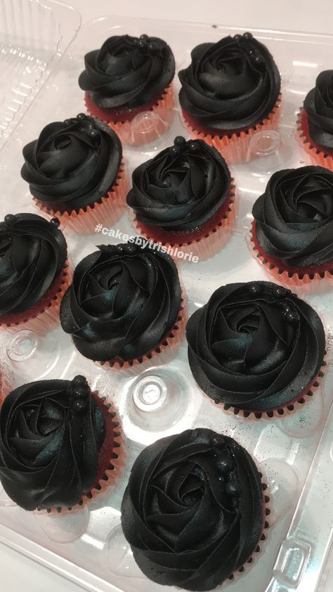 Black Rosettes Red Velvet Cupcakes Black Red Velvet Cupcakes, Red Velvet Cupcakes With Black Frosting, Cupcakes With Black Frosting, Black Frosting Cupcakes, Red Velvet Cake Black Frosting, Goth Birthday Cupcakes, Dark Moody Cupcakes, All Black Cupcakes, Black Flower Cupcakes