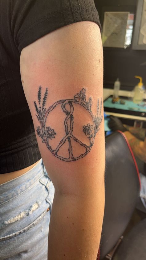 Tattoo Ideas Female Hippie, Traditional Peace Sign Tattoo, Floral Peace Sign Tattoo, Peaceful Tattoos Ideas Spiritual, Hippie Sleeve Tattoo, Tattoo Ideas Peace, Peace Sign Tattoo Hippie, Boho Tattoo Ideas Hippie Bohemian, Hippie Style Tattoos