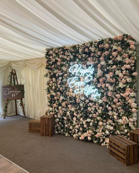 Flower Backdrop With Neon Sign, Wedding Flower Wall Backdrop With Neon Sign, Flower Backdrops For Wedding, Happily Ever After Neon Sign Wedding, Fancy Photo Backdrop, Flower Boards Backdrop, Pink And Green Flower Backdrop, Event Picture Wall, Led Flower Wall