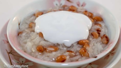 This easy recipe for Rice Pudding with Black-Eyed Peas (Che Dau Trang) is a classic Vietnamese dessert and at the top of everyone's list. Simple to make Amigurumi Patterns, Vietnamese Desserts, Rice Pudding Recipes, Vietnamese Dessert, Philippines Food, Japanese Street Food, Viet Food, Thai Street Food, Food Street