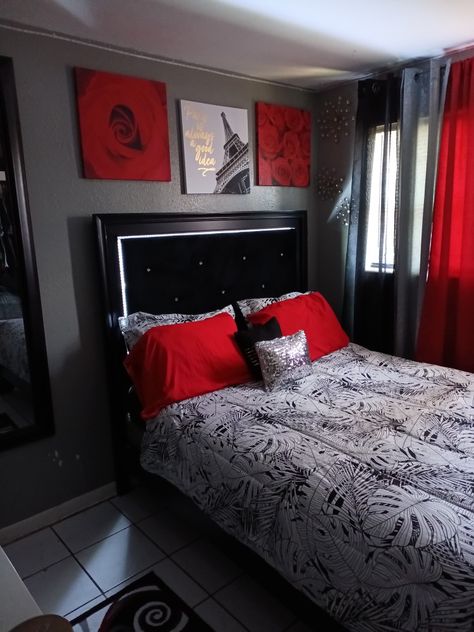 Black Red Gray Bedroom Room Ideas, Red Black White Room Bedroom Ideas, Red Grey And Black Bedroom, Red And Black Bedroom Ideas For Women, Red Bedroom Ideas For Women, Red White And Black Bedroom Ideas, Red Black And White Room Ideas Bedrooms, Red Themed Bedroom Aesthetic, Red Rooms Bedroom