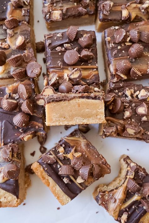 Blondie Cake, Fabulous Desserts, Chocolate Blondies, Dark Chocolate Ganache, Peanut Butter Chocolate Bars, Chocolate And Peanut Butter, Peanut Butter And Chocolate, Butter Bars, Dessert Bar Recipe