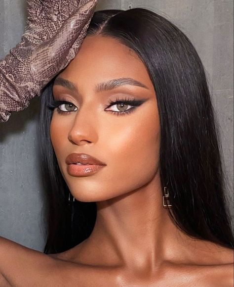 Eyeshadow Products Prom Makeup For Brown Eyes, Bronze Makeup Look, Ball Makeup, Maquillage On Fleek, Natural Glam Makeup, Day Makeup Looks, Eyeshadow Products, Makeup For Black Skin, Night Beauty