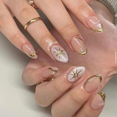 White And Gold Celestial Nails, Saggitarius Nails Design, Goddess Nails Designs Gold, Greek Goddess Nails Designs, Greek Mythology Nail Art, Greek Style Nails, Greek Holiday Nails, Greek Mythology Nails, Greek Inspired Nails