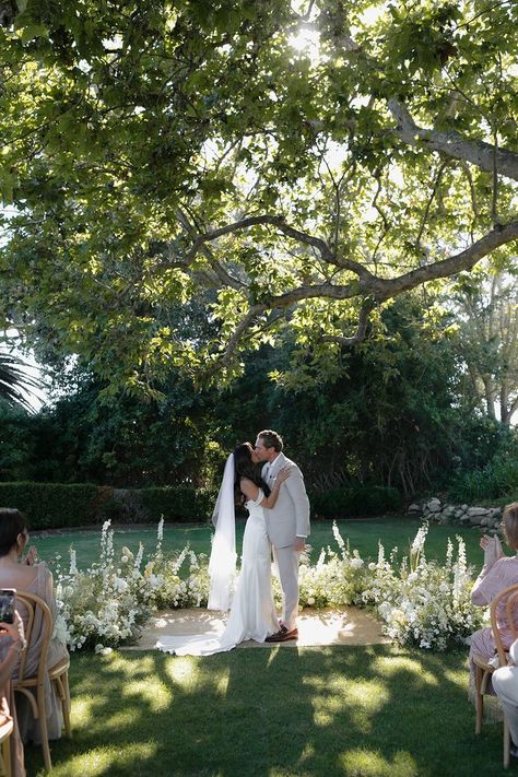 Flower Meadow Wedding Ceremony, Ceremony Garden Wedding, Beach Modern Wedding, Mountain Garden Party Wedding, Ceremony Details Wedding, Beach Lawn Wedding, Modern Coastal Wedding Decor, Grounded Florals Wedding Ceremony, Arden Rose Wedding