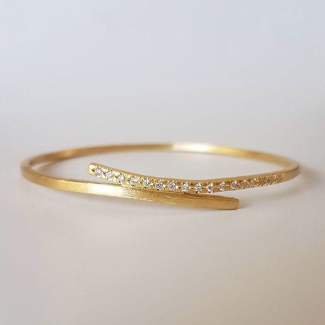 Bangle Bracelets Gold Simple For Women, Gold Bracelet Simple, Diamond Bangle Bracelet, Diamond Bracelet Design, 18k Gold Bracelet, Unique Christmas Gift, Jewelry Bracelets Gold, Diamond Bangles Bracelet, Bangles Jewelry Designs