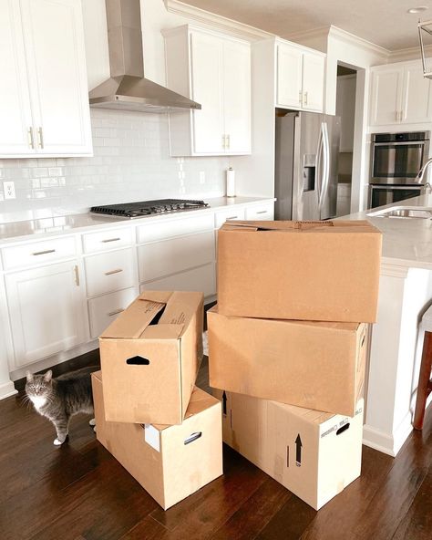 Unpacking After Moving Aesthetic, Decluttering Aesthetic, Declutter Aesthetic, Moving Out Aesthetic, Moving Aesthetic, Moving To A New Apartment, Home Decluttering, Organizing For A Move, Buying First Home