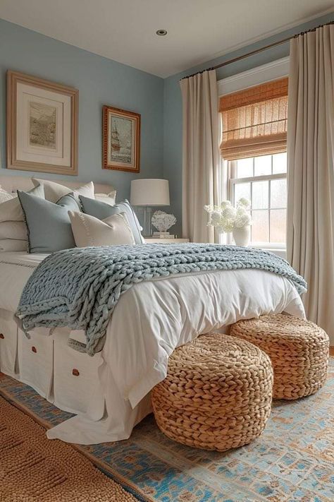 Nana Bedroom, Blue And Green Aesthetic, Seaside Bungalow, Hannah House, Primary Bed, Bedroom Beach, Beach House Bedroom, Room Vibes, Coastal Bedrooms