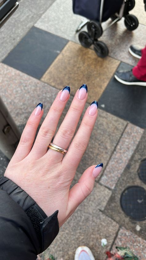 Cute Nails For Blue Dress, Nails That Look Good With Navy Blue Dress, Nails For A Navy Dress, Dark Blue Prom Dress Accessories, Navy Tipped Nails, Hoco Nails Dark Blue, Prom Nails Navy Dress, Nails With Navy Dress, Navy Blue Chrome French Tip Nails