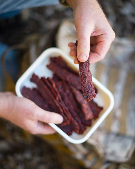 Smoker Jerky Recipes, Oven Beef Jerky, Jerky Marinade Recipes, Deer Jerky Recipe, Venison Jerky Recipe, Oven Jerky, Jerkey Recipes, Deer Jerky, Smoked Jerky