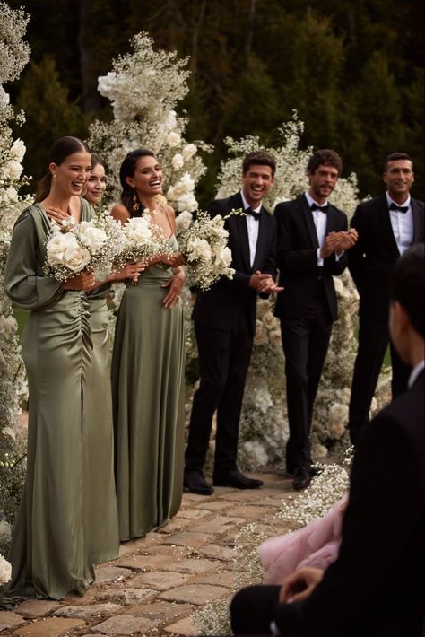 Cottagecore Aesthetic Bridesmaid Dress, Night Wedding Bridesmaids Dresses, Elegant Green Bridesmaid Dresses, Glamorous Bridesmaid Dresses, Classy Wedding Bridesmaid Dresses, Green Dress Bridesmaids, Summer Bridesmaid Dresses Colors, Luxury Bridesmaid Dresses, Bridesmaid Dresses Modern