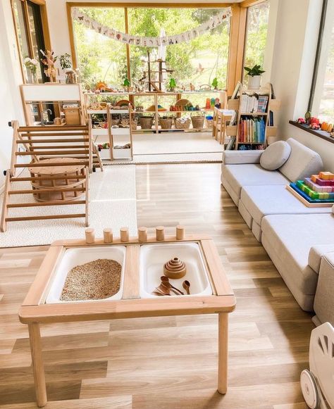 Montessori Family Room, Kids Playroom Montessori, Montessori Playroom Modern, Open Ended Playroom, Playroom Conservatory Ideas, Minimalistic Playroom, Open Playroom Ideas, Reggio Playroom, Educational Playroom Ideas