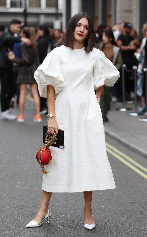 From checked jumpsuits to printed shirt dresses, the chicest street style looks from London Fashion Week Tonal Outfits, London Fashion Week Street Style, London Fashion Weeks, Looks Street Style, Style Looks, Printed Shirt Dress, Street Style Inspiration, Mode Inspo, Fashion Week Street Style