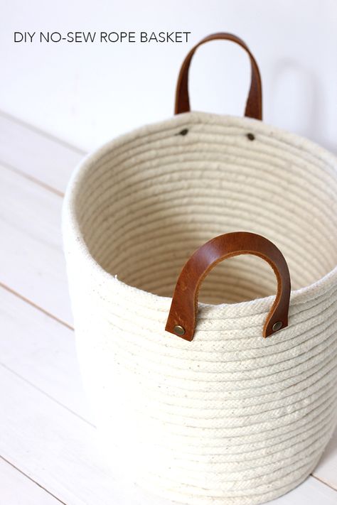 DIY No-Sew Rope Coil Basket Sew Rope Basket, Rope Coil Basket, Diy Rope Design, Inexpensive Diy Gifts, Coil Basket, Diy Rope Basket, Rope Projects, Rope Diy, Coiled Baskets