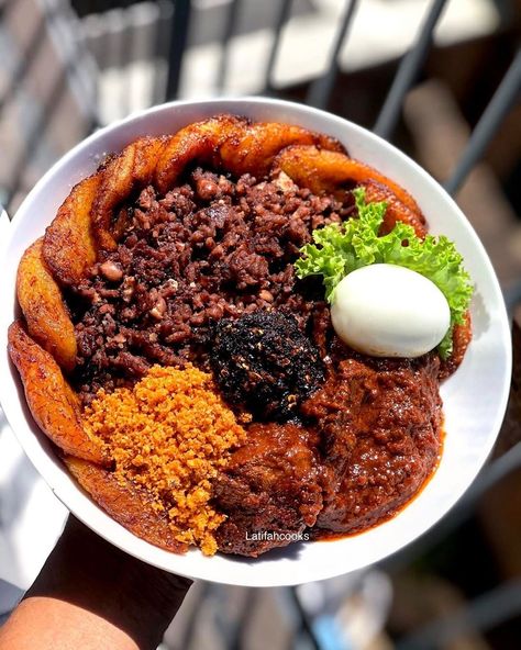 Beans And Plantain Ghana, Ghana Street Food, Food In Ghana, Rice And Stew Ghana, Healthy African Food, Waakye Ghana Recipe, Ghana Fried Rice, African Food Photography, Ghanaian Food Recipes