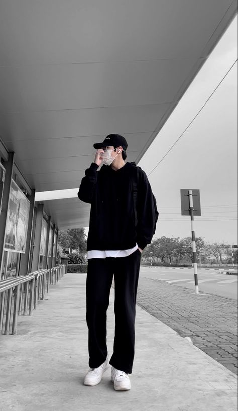 Tall Guy Outfits, Black Hoodie Outfit Men, Korean Outfits Men, Hoodie Outfit Aesthetic, Black Hoodie Outfit, Ootd Hoodie, Outfit Cowok, Korean Street Fashion Men, Muka Lelaki