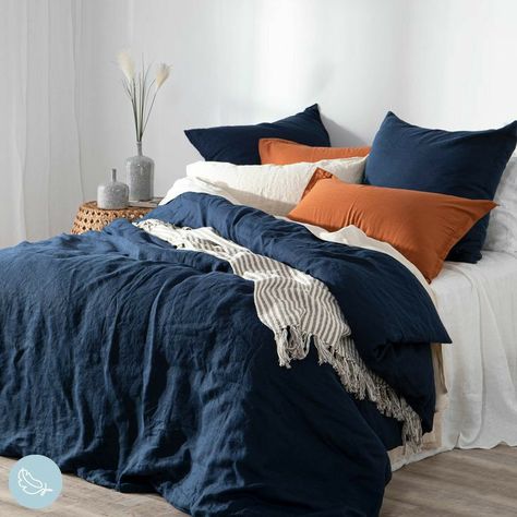 Navy Bedrooms, Casa Vintage, Style Deco, Spare Bedroom, Modern Bedroom Design, Bed Sets, Blue Bedding, Blue Bedroom, Main Bedroom